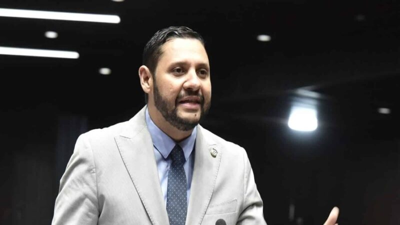 Nueva Ley de Becas Exige Retorno de Estudiantes a la República Dominicana