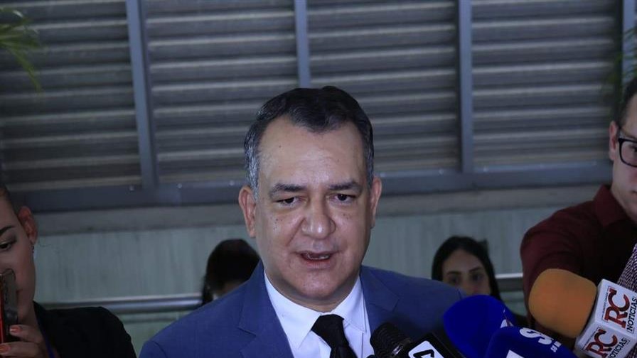Román Jáquez Defiende Decisión de la JCE sobre Encuestas Electorales