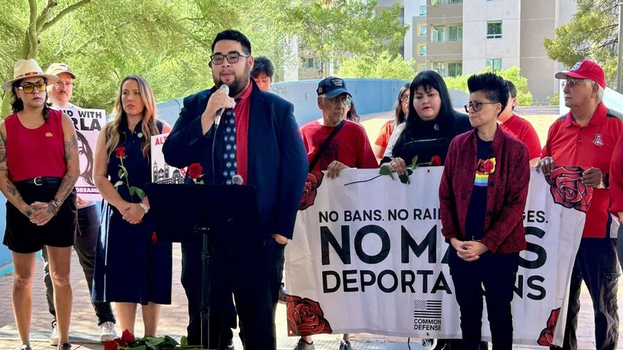 Jóvenes con DACA enfrentan deportación por errores menores
