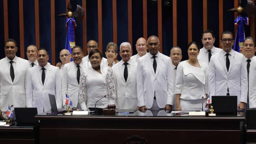 Senadores Dominicanos: Desempeño y Propuestas Legislativas en la Última Legislatura