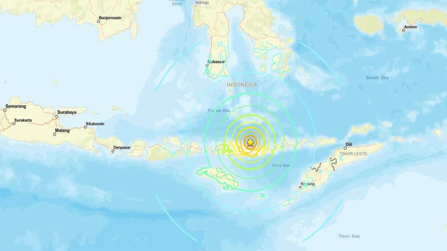 Poderoso Terremoto de 7,7 Impacta la Costa de Indonesia