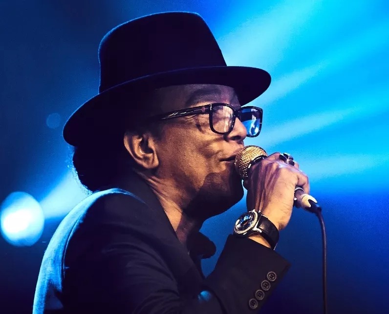 Sergio Vargas Revive Grandes Éxitos en Concierto Filarmónico en Lungomare