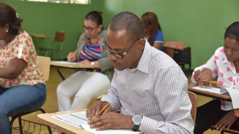 Docentes Dominicanos Esperan Incentivos por Evaluación de Desempeño