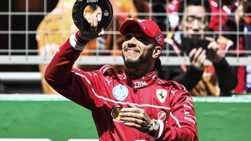 Lewis Hamilton Regresa con Fuerza para Desafiar a Kimi Antonelli en la F1