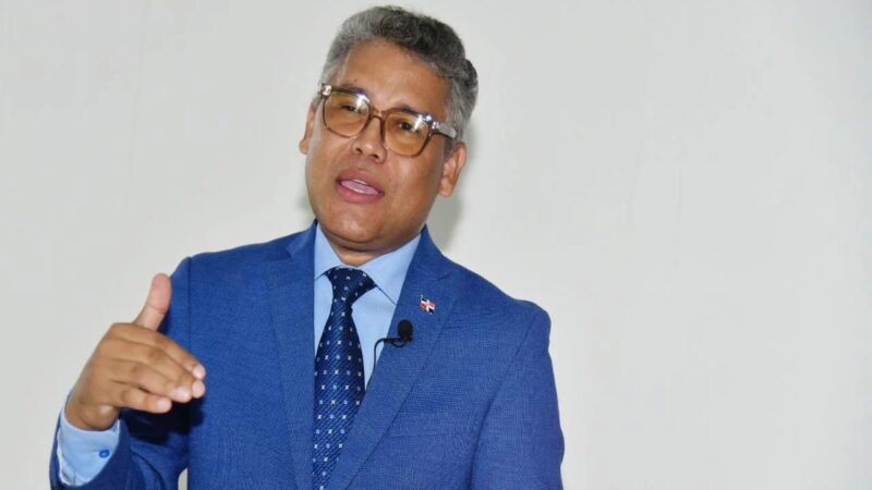 Carlos Peña Defiende Legalidad de Matrimonio Trans en República Dominicana