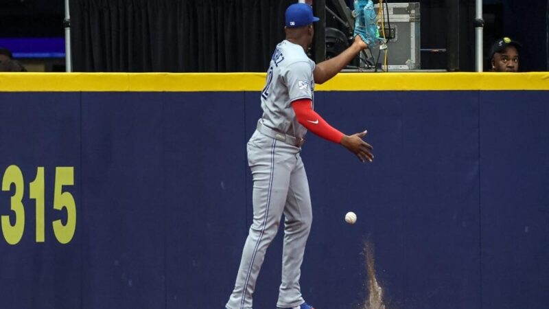 Jesús Sánchez Asume Responsabilidad por Errores en Derrota de los Blue Jays