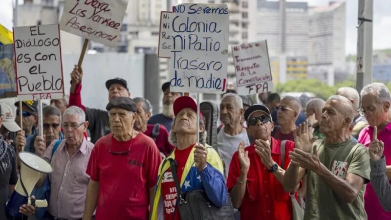 Chavistas Exigen Liberación de Maduro y Rechazan Presencia de EE.UU. en Venezuela