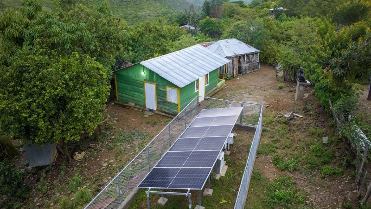 Pedro Santana Ilumina su Futuro con Energía Solar