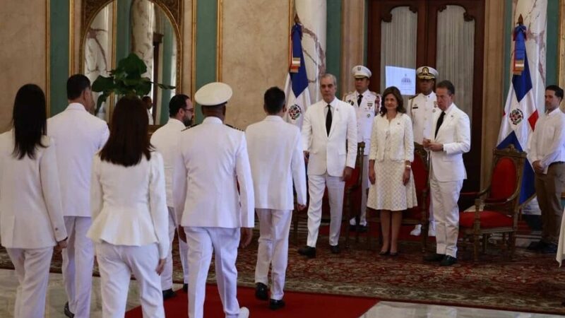Abinader Recibe a Nuevos Embajadores en el Palacio Nacional