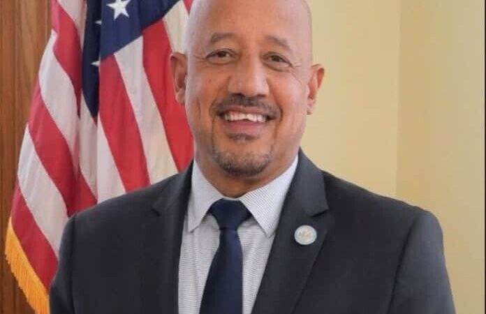 Alcalde Dominicano de Lawrence Enfrenta Graves Acusaciones de Fraude