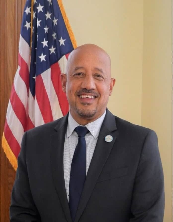 Alcalde Dominicano de Lawrence Enfrenta Graves Acusaciones de Fraude