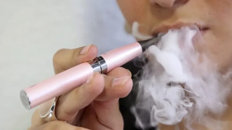 California se Encamina a Prohibir los Cigarrillos Electrónicos Desechables