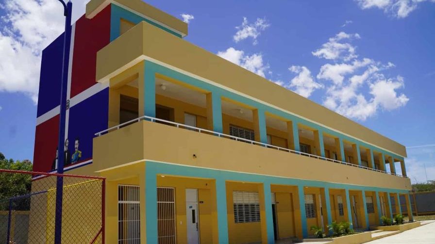Mochilas Transparentes: Nueva Medida de Seguridad en Escuelas de Barahona