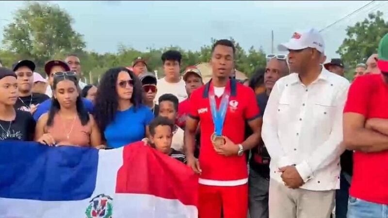 Atleta Melvin Marcelino Solicita Construcción de Carretera en Montecristi