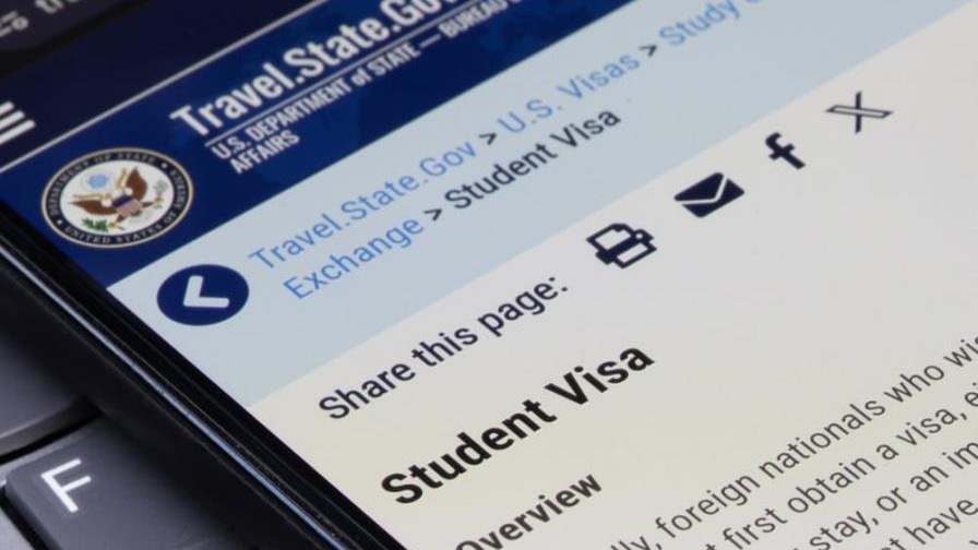 Demanda Contra Restricciones de Visados para Estudiantes y Periodistas en EE.UU.
