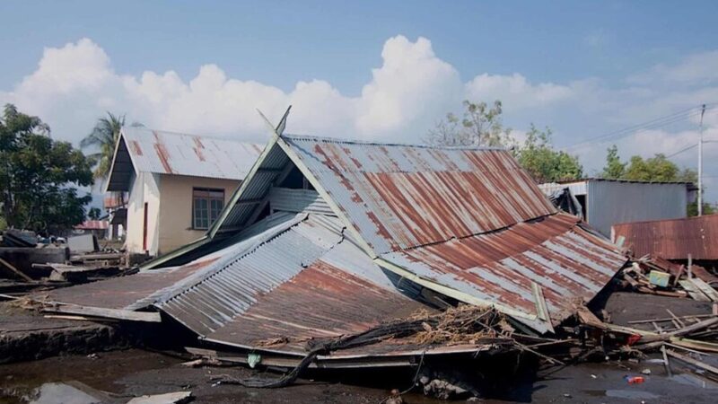 Segundo Terremoto Sacude Indonesia en un Día Devastador