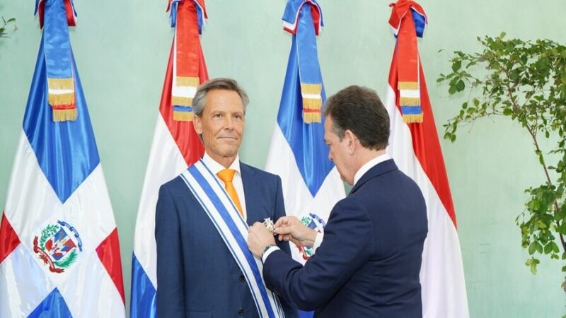 Víctor Bisonó Honra al Embajador de Países Bajos por Fortalecer Lazos Bilaterales