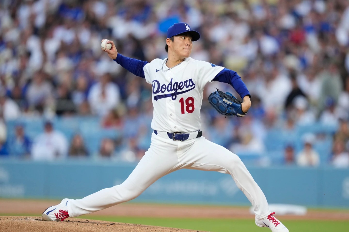 Yoshinobu Yamamoto Impulsa a los Dodgers a una Victoria Crucial sobre los Brewers