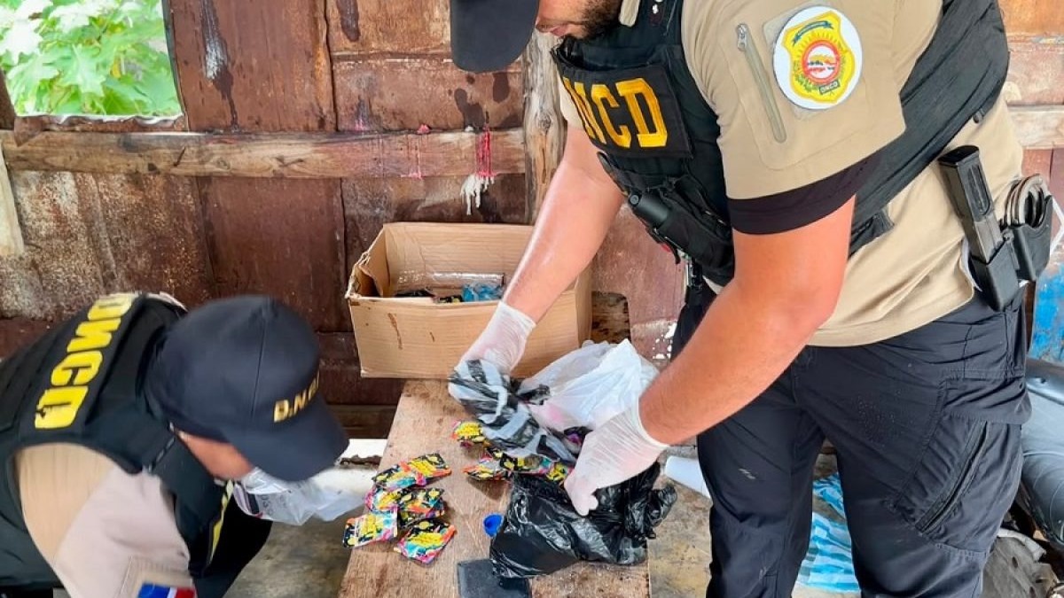 Operativo Antidrogas en Santo Domingo Este Deja 44 Detenidos y Más de 13,000 Gramos Incautados