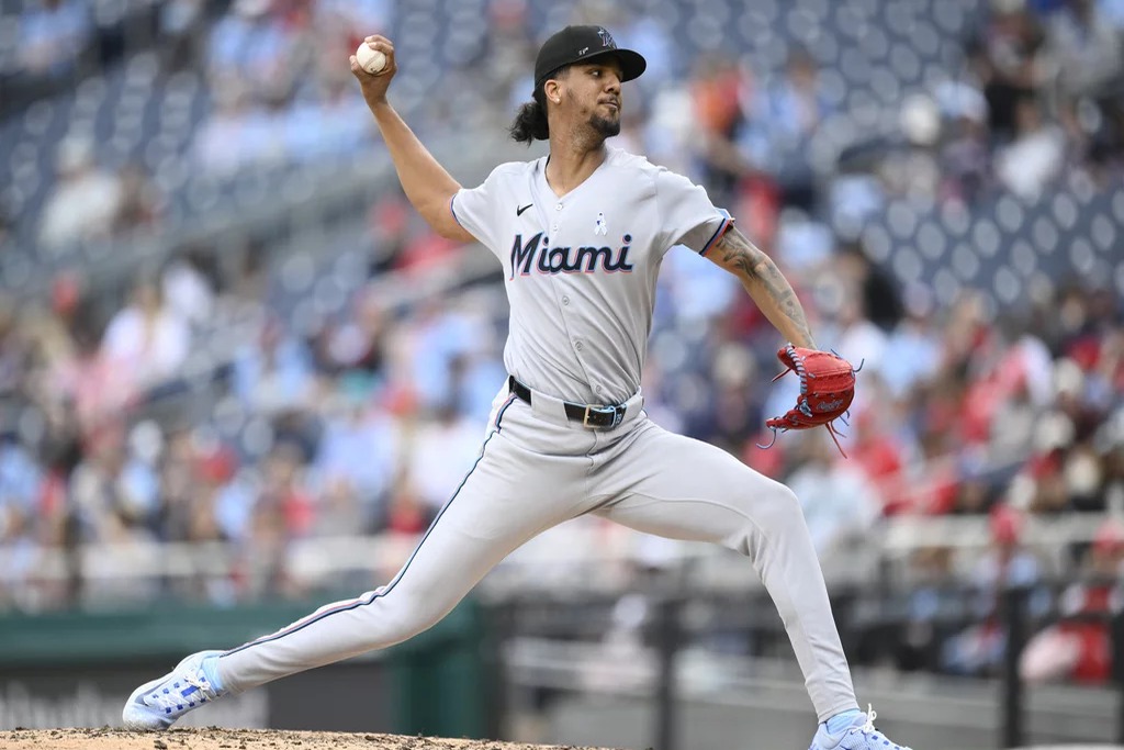 Eury Pérez Brilla en el Montículo y Lleva a los Marlins a la Victoria