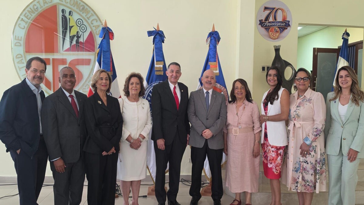 UASD Honra 60 Años de Excelencia en Dermatología del IDCP