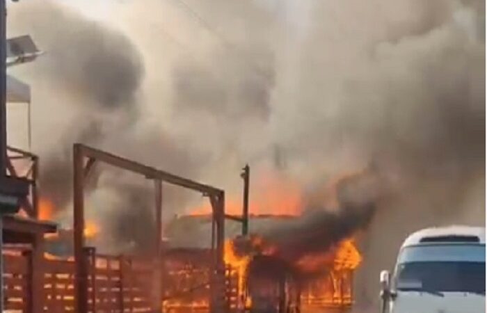 Incendio Afecta Plaza Comercial Oasis en Villa Mella sin Víctimas