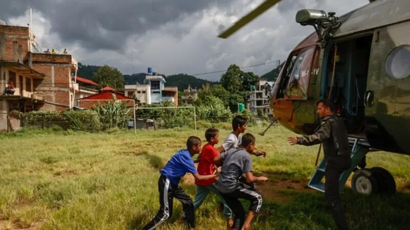 Éxodo y Rescate: Nepal Enfrenta Nueva Alerta de Crecida