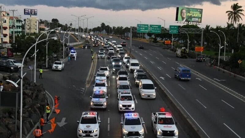 Árbol Caído en Autopista Las Américas Deja Cuatro Heridos