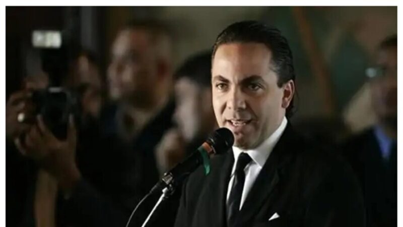 Cristian Castro Completa el Bachillerato a los 51 Años
