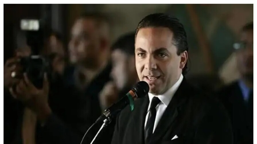 Cristian Castro Completa el Bachillerato a los 51 Años