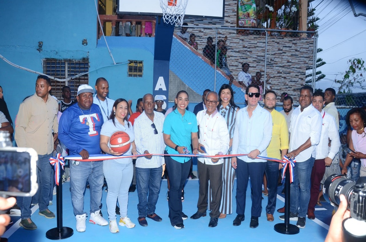 Alcaldesa Betty Gerónimo Inaugura Espacios Deportivos Renovados en Santo Domingo Norte