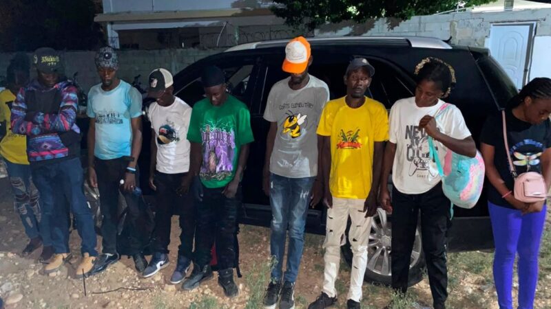 Migración Intercepta Jeepeta y Repatria a Nueve Haitianos en Barahona
