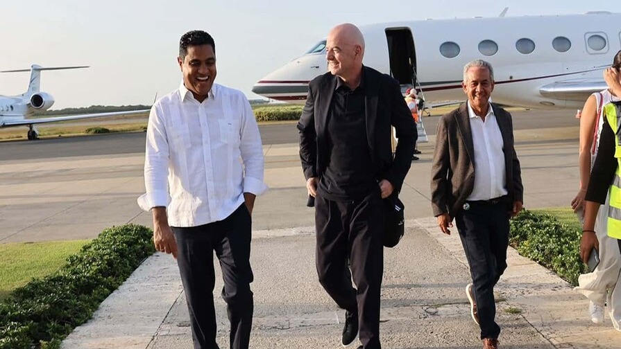 Kelvin Cruz da la bienvenida a líderes de FIFA y Concacaf en República Dominicana