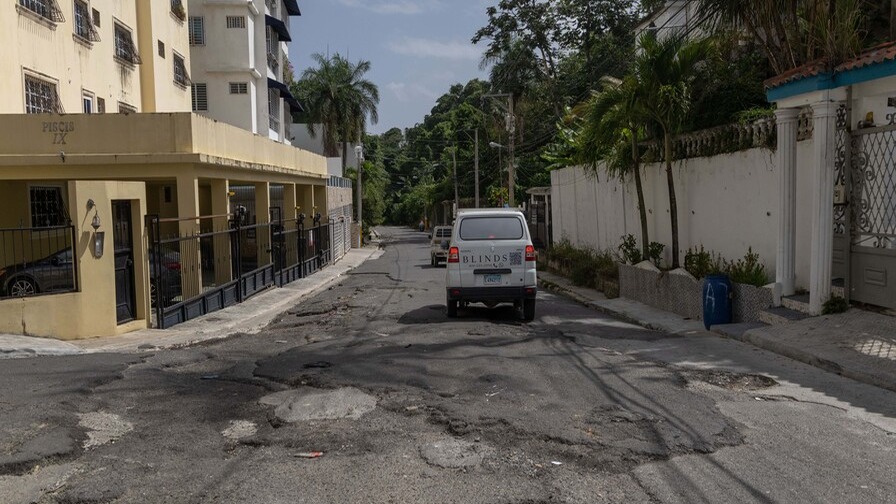 Residentes de Don Honorio Exigen Urgente Reparación de la Calle A