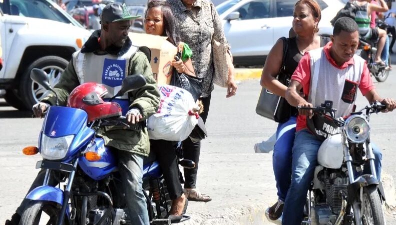 Motociclistas en Santo Domingo: Un Desafío Persistente para el Tránsito