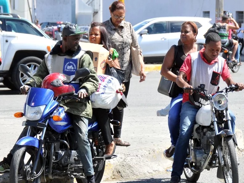 Motociclistas en Santo Domingo: Un Desafío Persistente para el Tránsito