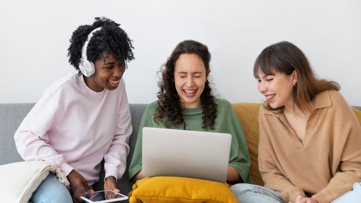 Jóvenes Latinoamericanos Ven a la IA como Confidente y Amiga