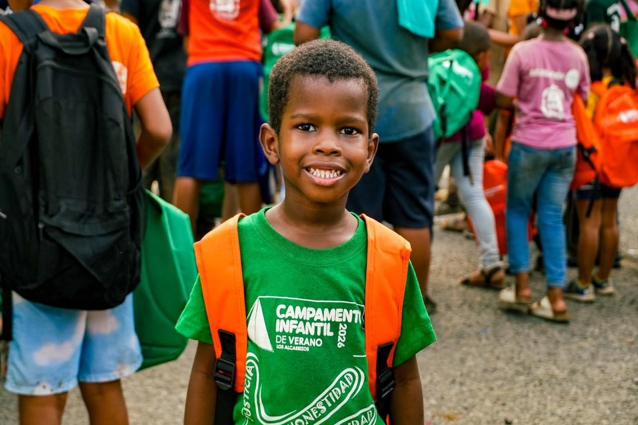 Alcaldía de Los Alcarrizos Culmina Campamento Infantil con Éxito y Entrega de Útiles Escolares