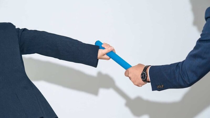 La Cumbre de los Retornos: Un Análisis de la Permanencia Política