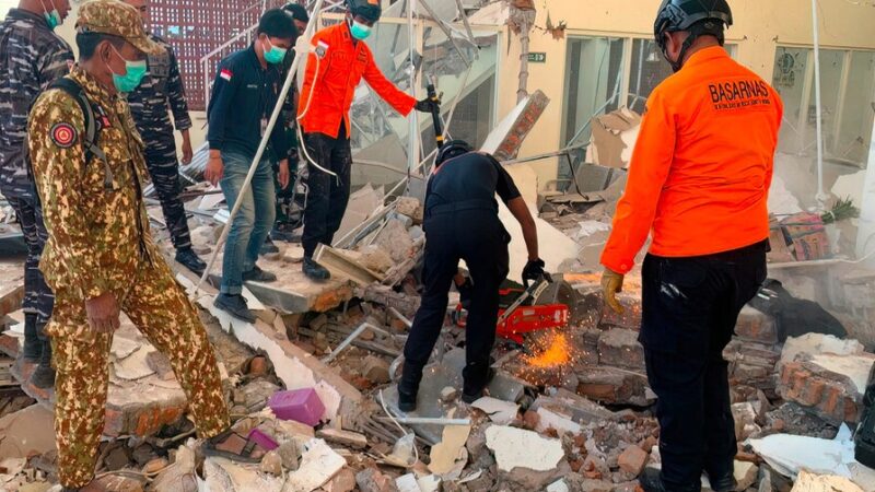 Terremoto de 7.7 en Indonesia Desata Pánico y Evacuaciones Masivas