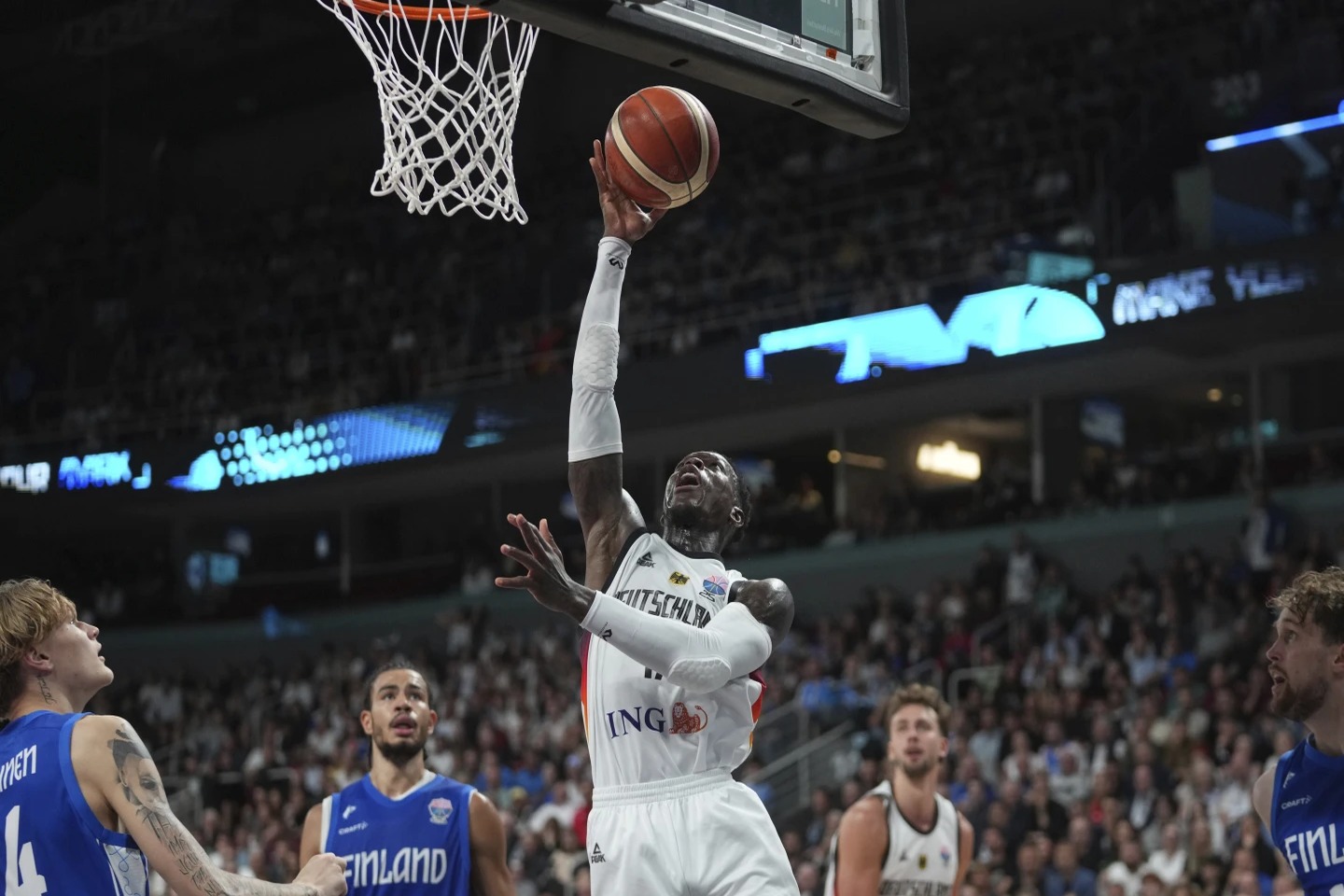 Dennis Schroder se une a los Hornets en un intercambio con los Cavaliers