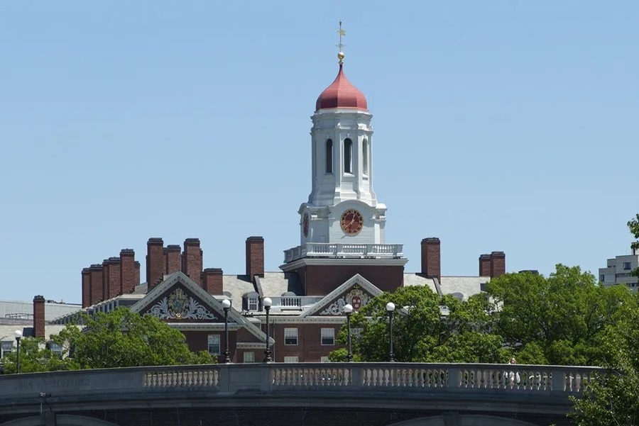 Juez Rechaza Demanda de Antisemitismo del Gobierno Trump contra Harvard