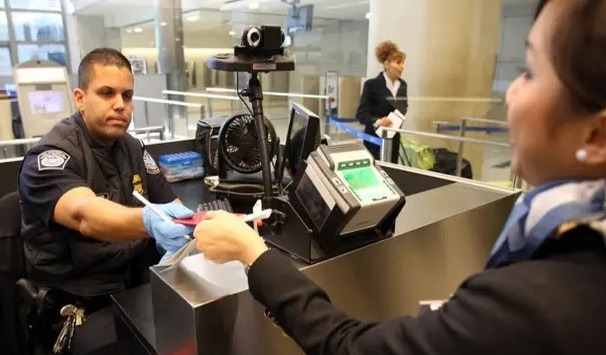 USCIS Retoma Poder para Rechazar Solicitudes sin Evidencia Inicial