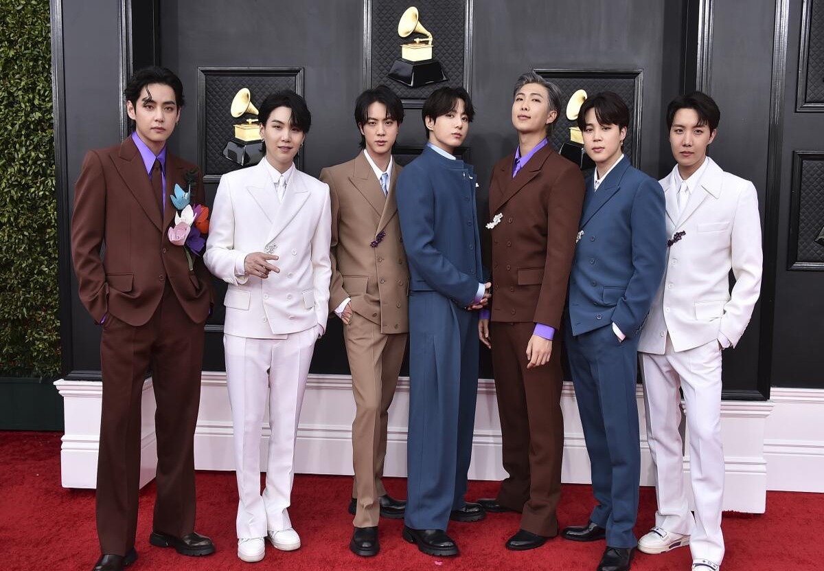 V de BTS Confiesa Problemas de Audición Durante su Servicio Militar