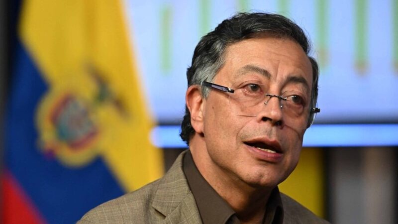 Senado de Colombia Aprueba Salida del País de Gustavo Petro por un Año