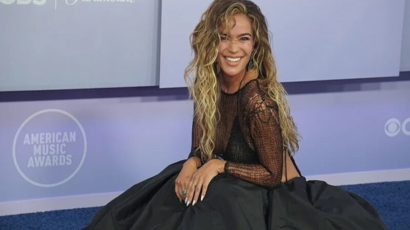 Karol G Anuncia Colaboraciones Estelares en su Nuevo Álbum