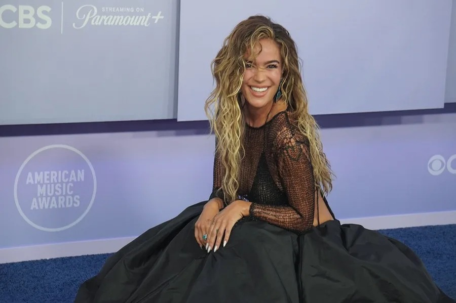 Karol G Anuncia Colaboraciones Estelares en su Nuevo Álbum
