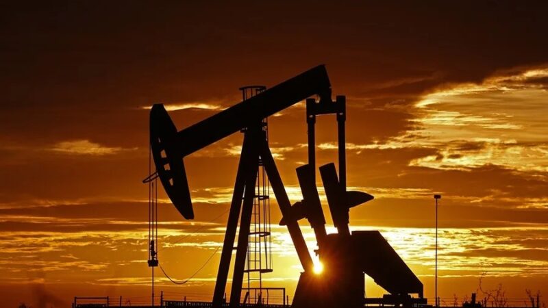 El Petróleo de Texas Aumenta ante Posible Reapertura del Estrecho de Ormuz