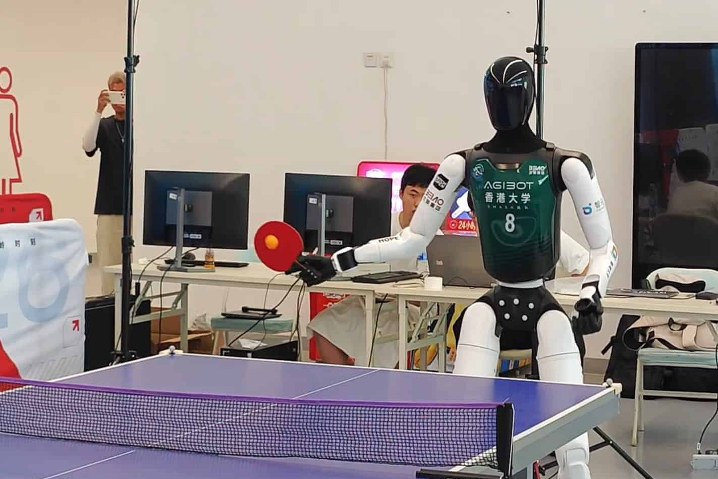 Robots Humanoides de Pekín: De la Competición al Mundo Laboral
