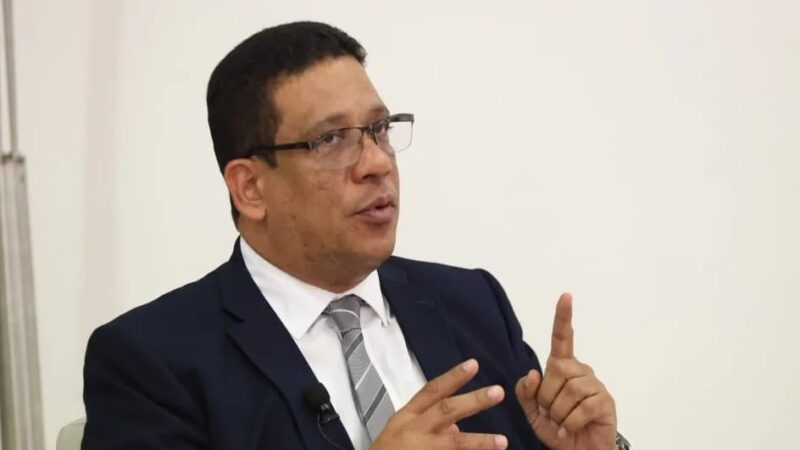 Carlos Pimentel Justifica su Ausencia en Juicio por Caso Intrant